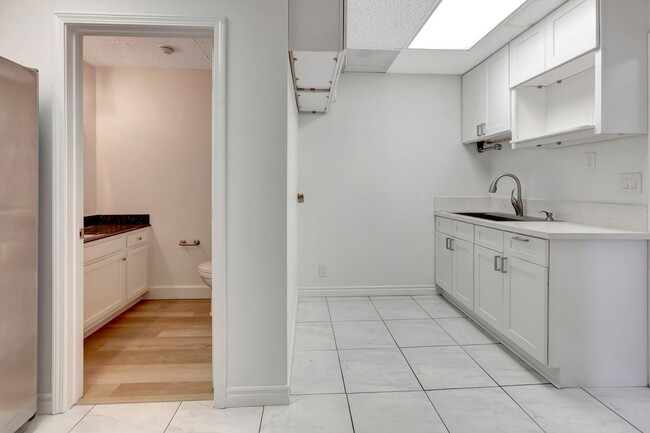 Building Photo - 14751 Plaza Dr