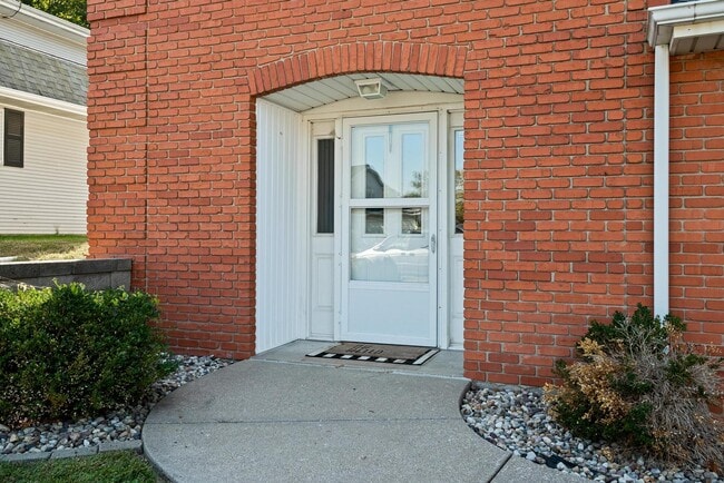 Building Photo - 6007-6009 N Imperial Drive