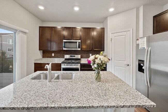 Building Photo - Beautiful 4-Bedroom Home on Blue Lunar Lan...