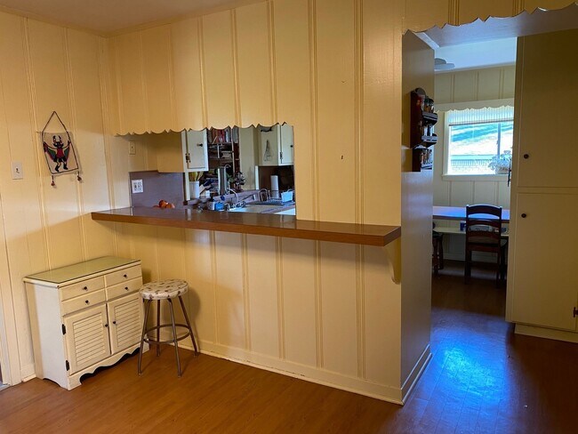 Building Photo - 1609 Pin Oak Dr