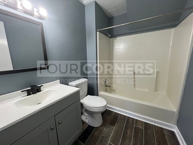 Building Photo - Lovely 1 Bedroom 1 Bath Apartment