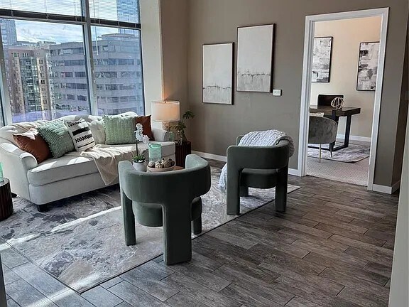 Living room - 1700 Bassett St