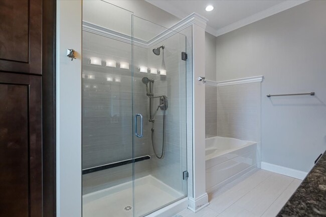 Building Photo - 927 S Charlotte St