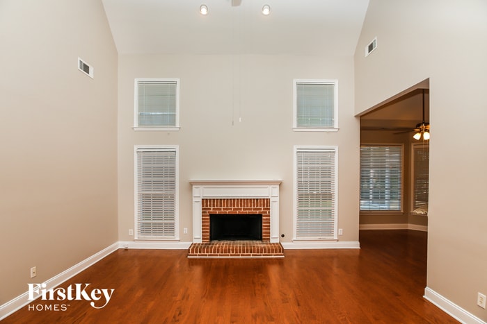 Building Photo - 274 Riverwood Way