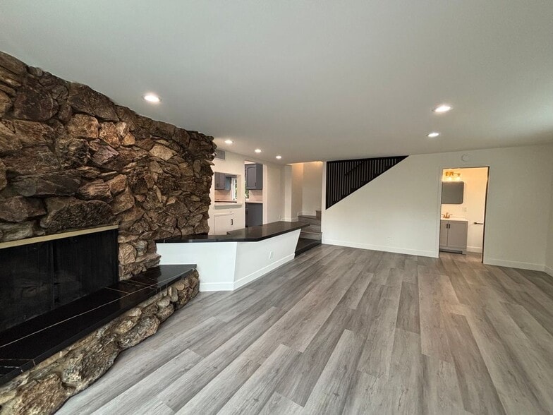 Building Photo - 8356 Vanalden