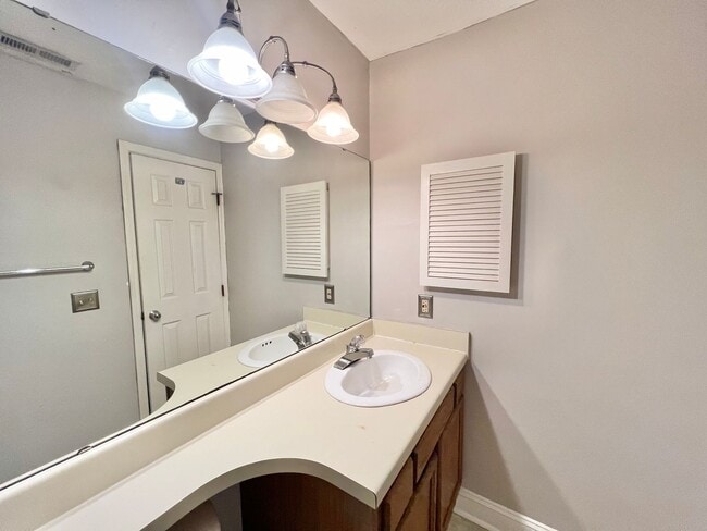 Building Photo - Charming Two-Story 2BD, 2.5BA Raleigh Town...