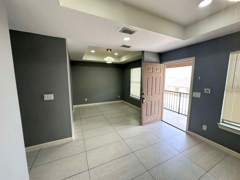 Building Photo - 1421 W Harrison Ave