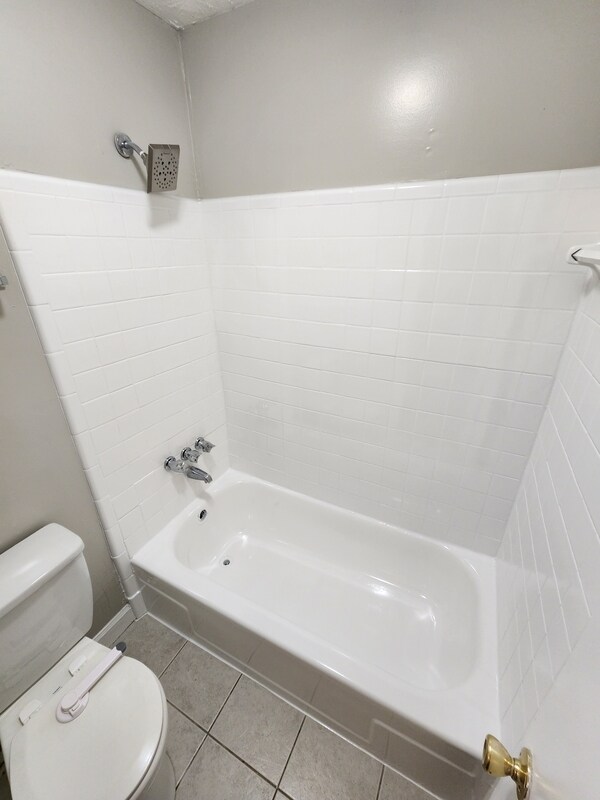 Building Photo - 9400 Roberts Dr