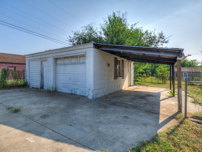 Building Photo - 545 SW 46th St