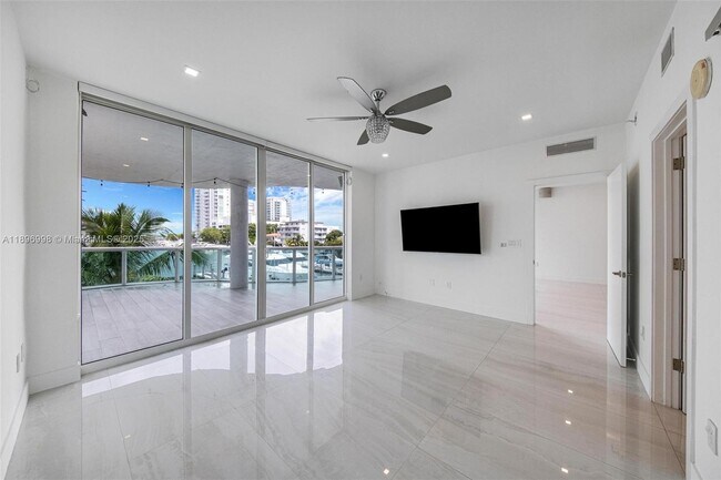 Building Photo - 7918 Harbor Island Dr