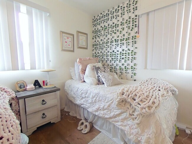 Building Photo - Huge 2 story 8 bed room Home: a hop and a skip from SDSU!  You will never be late to class!