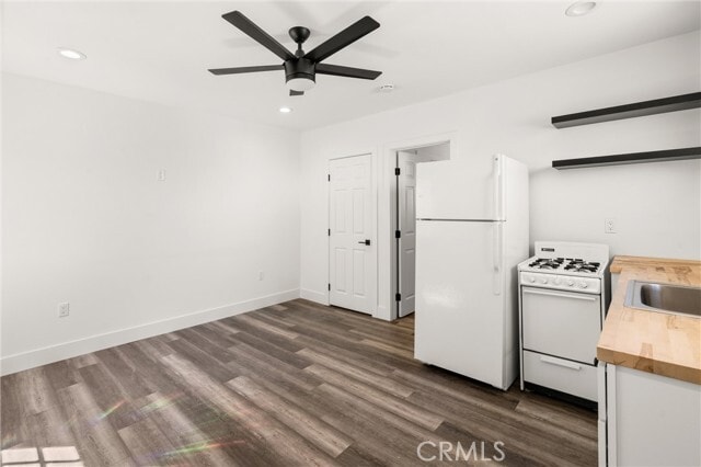 Building Photo - 21250 Cielo Vista Way