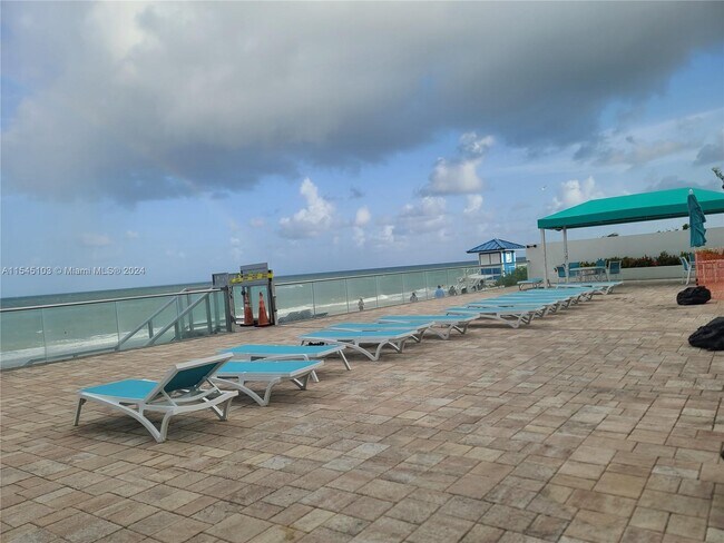 Building Photo - 3725 S Ocean Dr