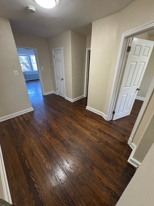 Building Photo - Move in Special! 2 Bed 1 Bath SE DC