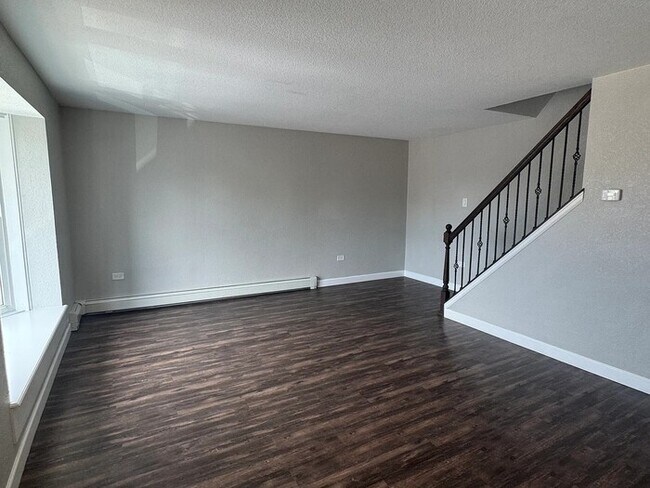 Building Photo - Look no further! newly remodeled 2 bed centrally located