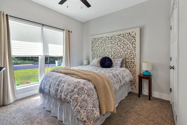 Building Photo - 4 BEDROOMS IN GULF BREEZE!!