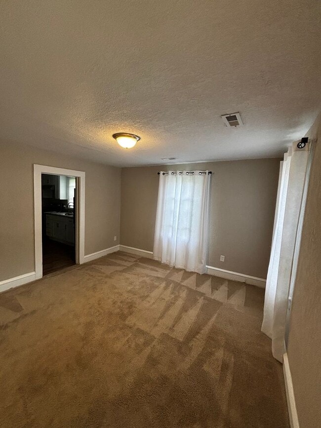 Building Photo - 2 Bedroom 1 Bathroom Single family Ranch l...