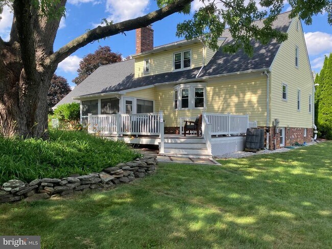 Building Photo - 20 Stone Ridge Dr