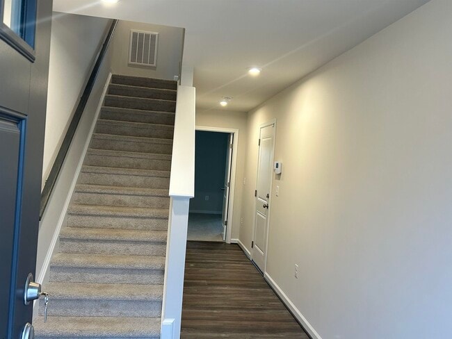 Building Photo - 424 Willowshire Ct