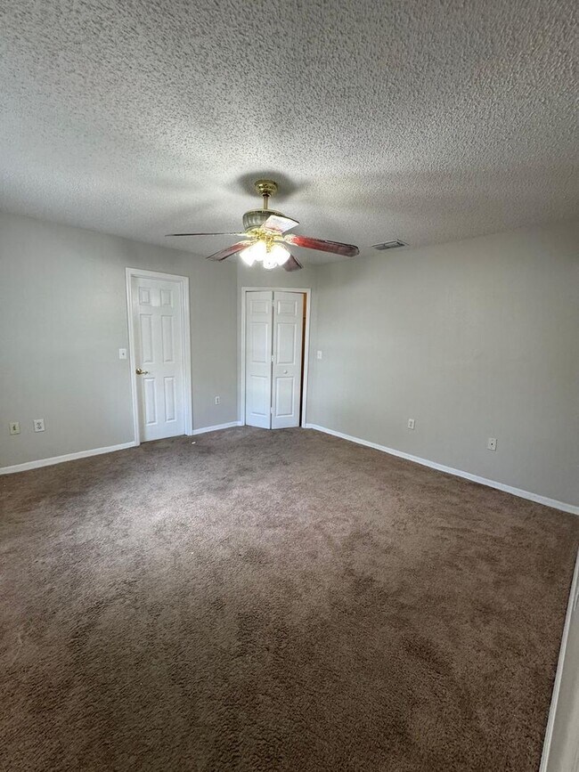 Building Photo - Glenridge 3/2 Home Located in Lakeland