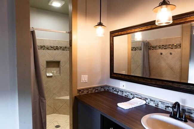 Building Photo - 1901 Harmon Hills Rd