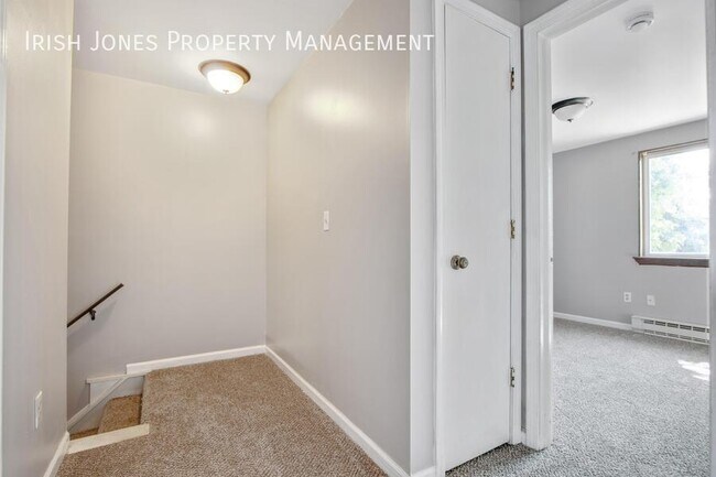 Building Photo - 5700 Glendale Dr