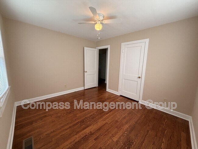 Building Photo - 3300 Miami St