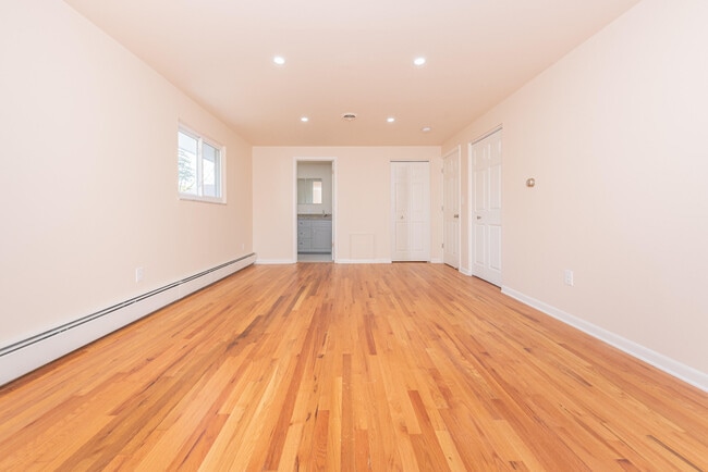 Building Photo - 1520 Traver Rd