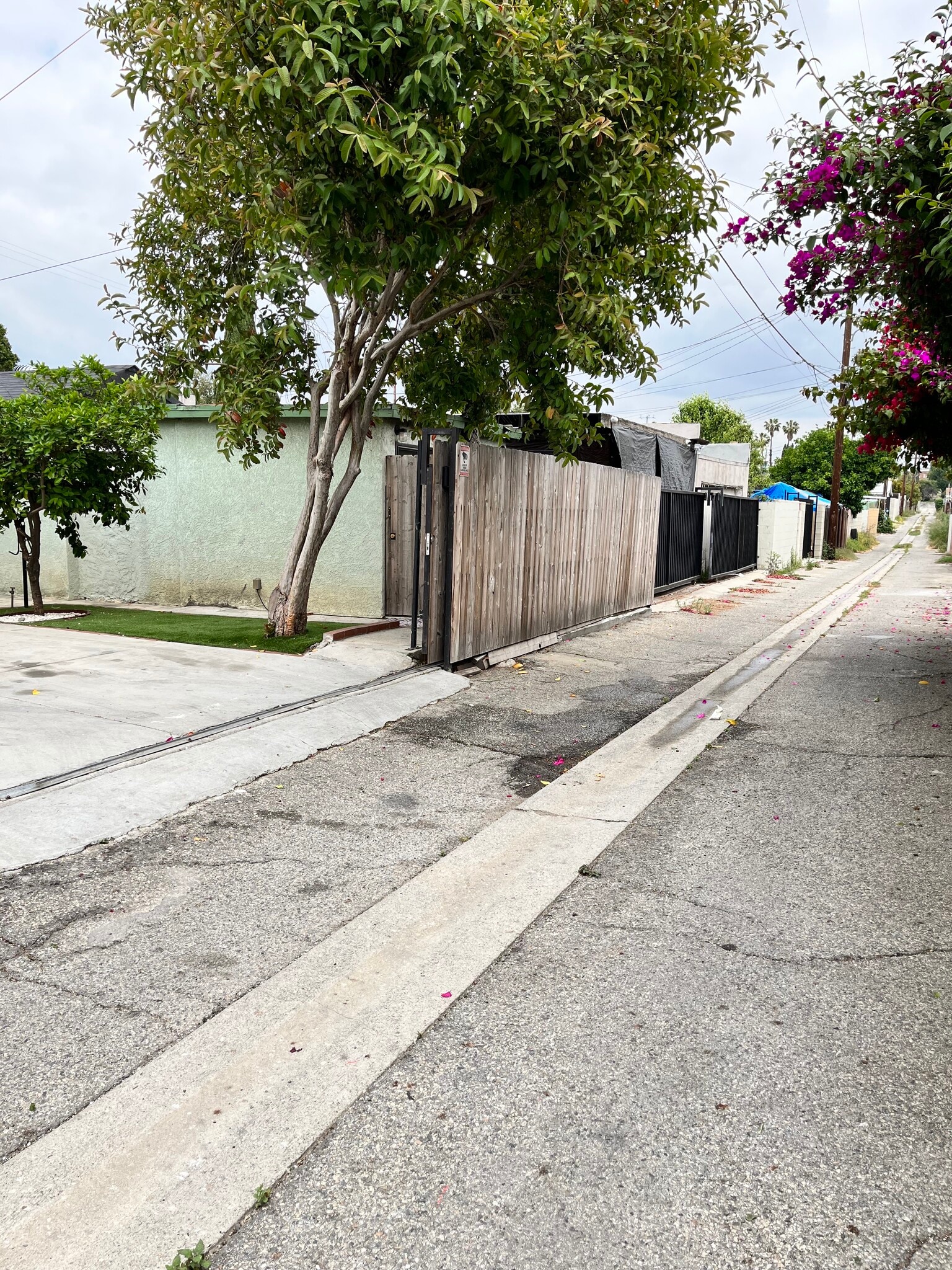 Building Photo - 1170 Esperanza St