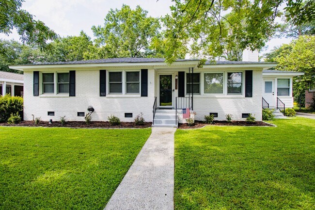 Building Photo - Stunning 3 Bedroom, 2 Bathroom in West Col...