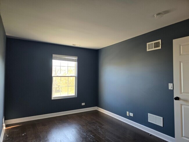 Building Photo - 1554 Millbrook Dr