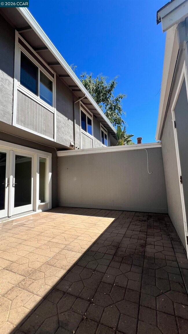 Building Photo - 2828 Royal Ann Ln