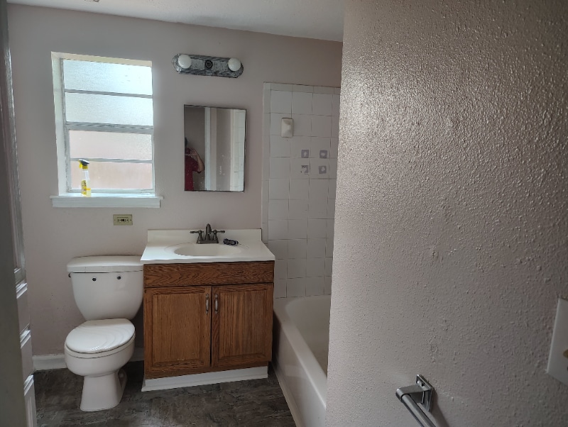 Building Photo - 804 Lazy Ln