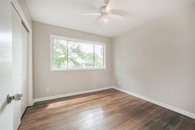 Building Photo - 1306 Glencrest Dr
