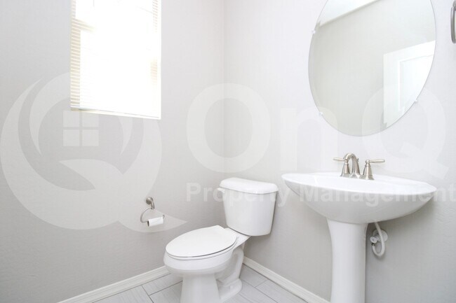 Building Photo - 17221 N 9th Pl