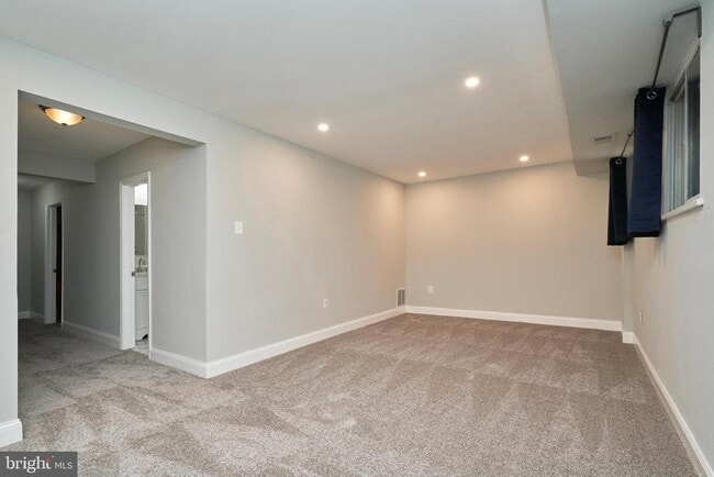 Building Photo - 8076 St Annes Ct