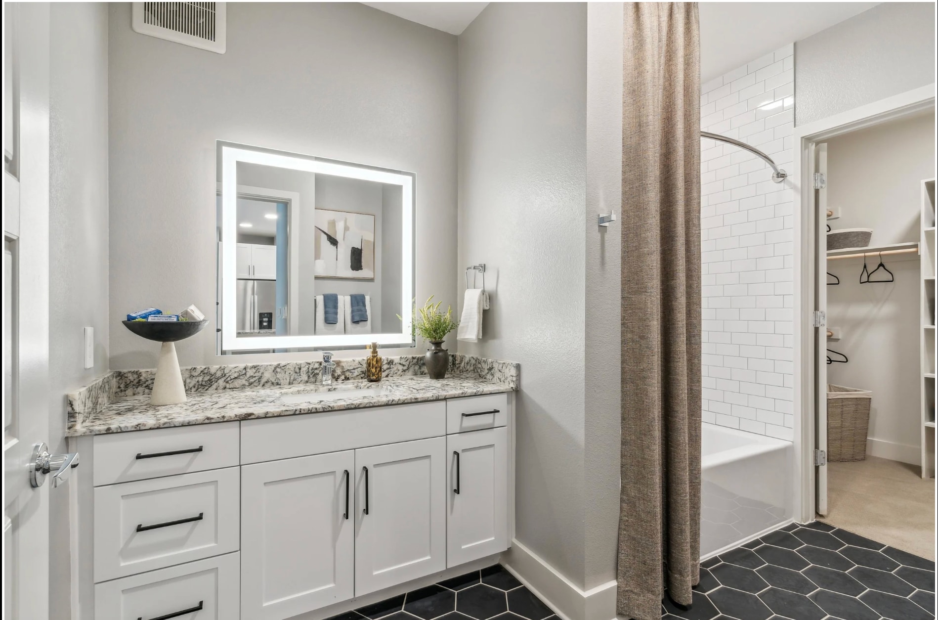 Building Photo - 12389 Merit Dr