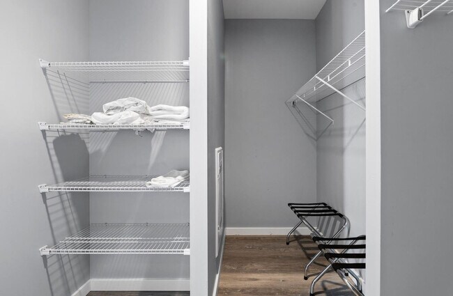 Building Photo - 95 Broadway-SI ID1240382P