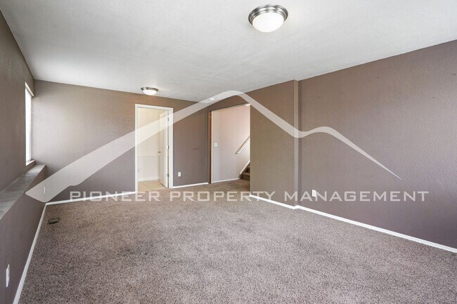 Building Photo - Spacious Home with Central AC and Fenced Yard