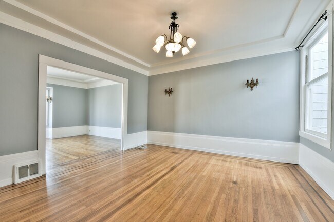 Building Photo - Baker Street 2753-55