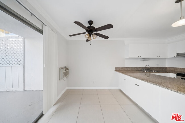 Building Photo - 7545 Hampton Ave