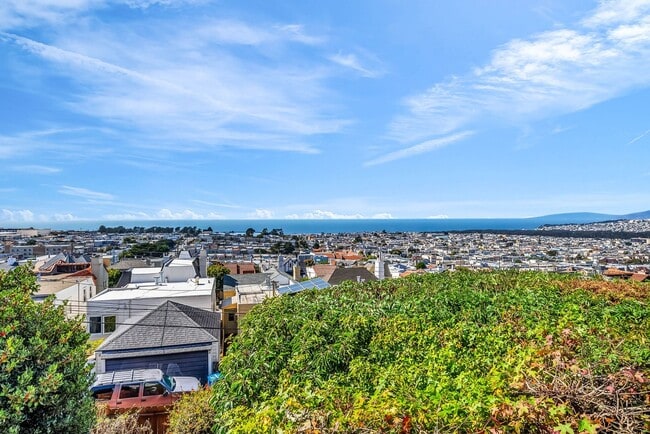 Building Photo - Gorgeous Golden Gate Heights home with gar...