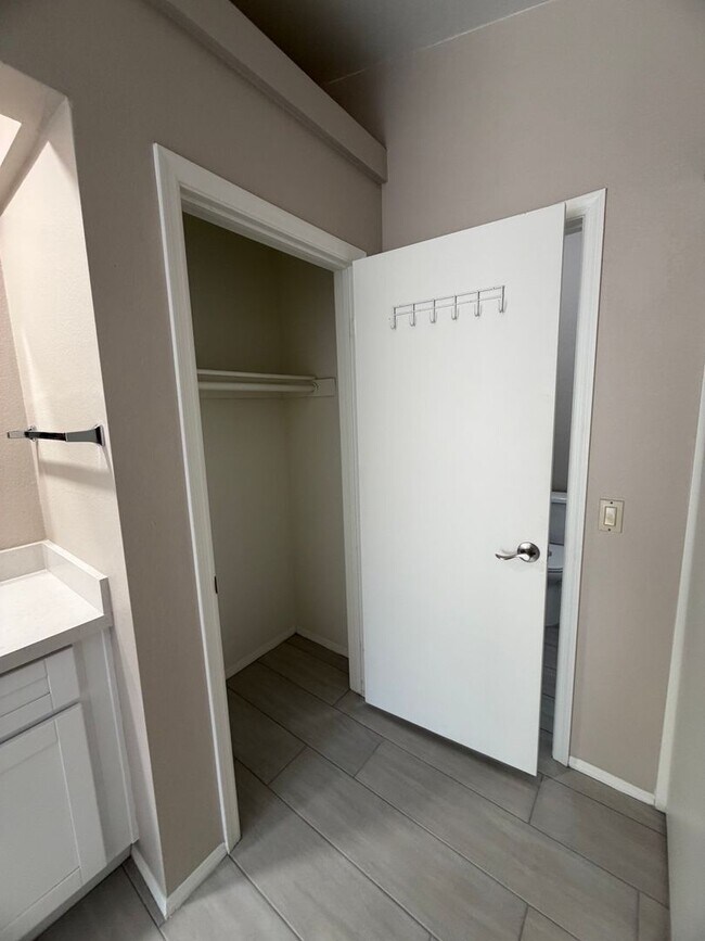 Building Photo - Newly Remodeled Glendale Home