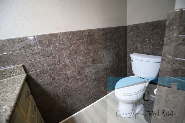 Building Photo - Westside Schools - 3 bed/ 2 bath 2,300 sq.ft.., den/family room, deck in the country on a paved r...