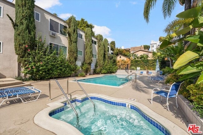 Building Photo - 968 Larrabee St