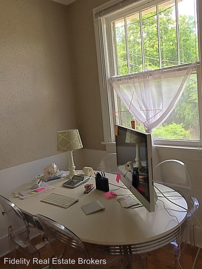 Building Photo - 2117 N Shartel Ave