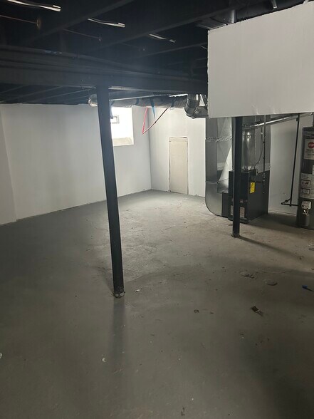 Building Photo - 14557 Strathmoor St