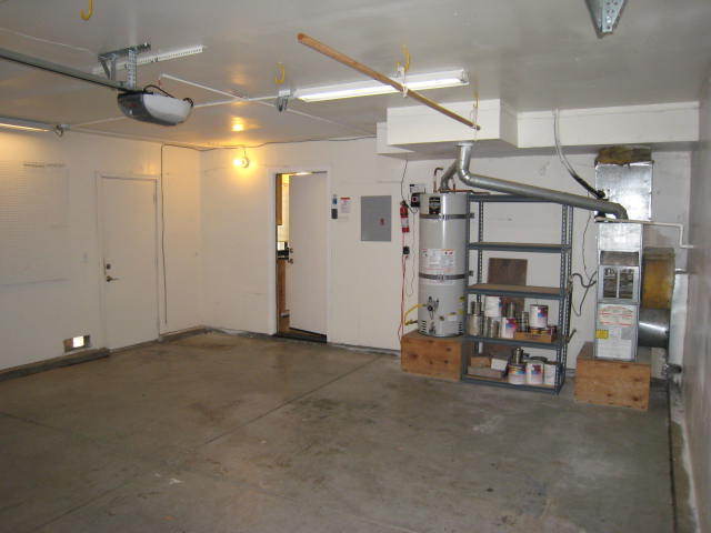 Building Photo - Nicely updated and well maintained home in the Meadowhawk subdivision!