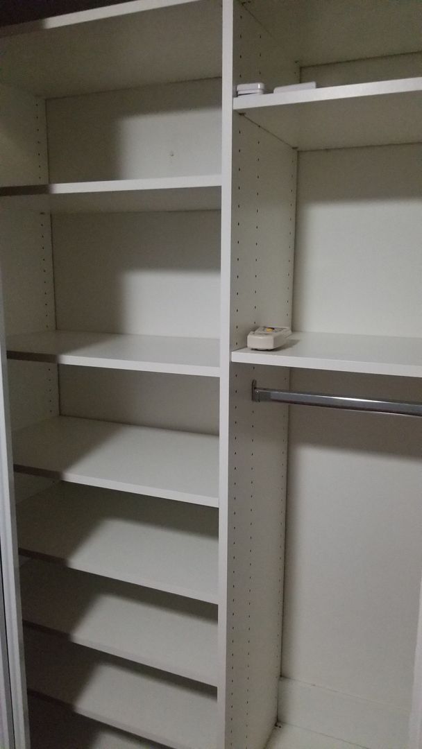 Building Photo - AVAILABLE NOW!  Want a GREAT Location?  Want an Average LGE Bill of $30/mo??  This Beautiful 1 Be...