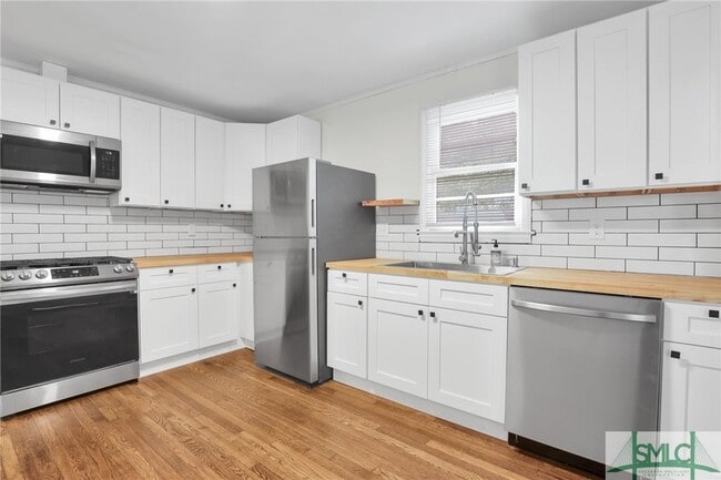 Building Photo - 1305 E 71st St